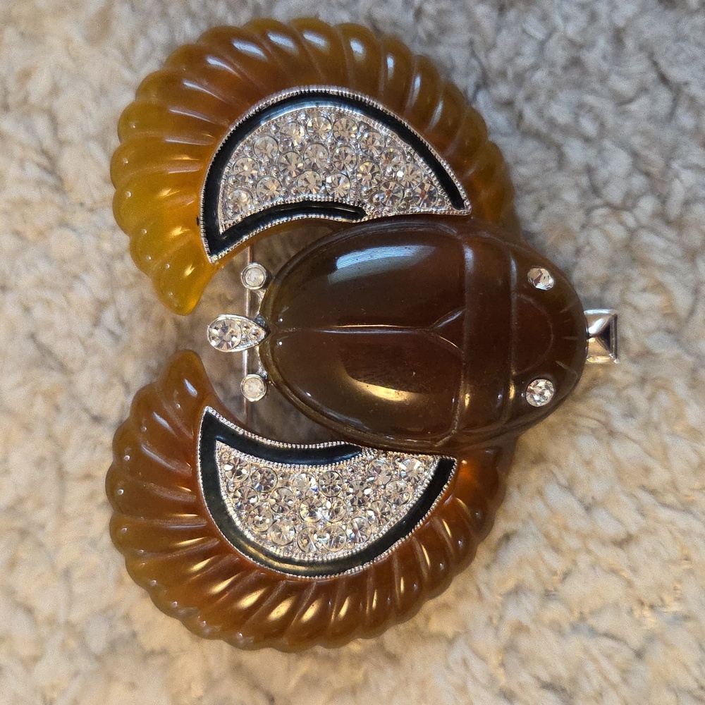 Vintage Elegant Brown and Silver Brooch with Artistic Flair